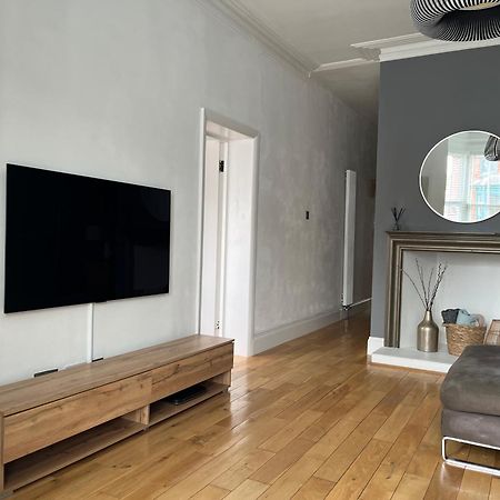 The Clock Tower Apartment - Spacious, Modern, 2 Bed Room Apartment , Southsea With Free Parking - Sleeps 4 Portsmouth Exteriér fotografie
