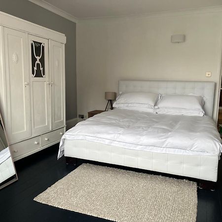 The Clock Tower Apartment - Spacious, Modern, 2 Bed Room Apartment , Southsea With Free Parking - Sleeps 4 Portsmouth Exteriér fotografie