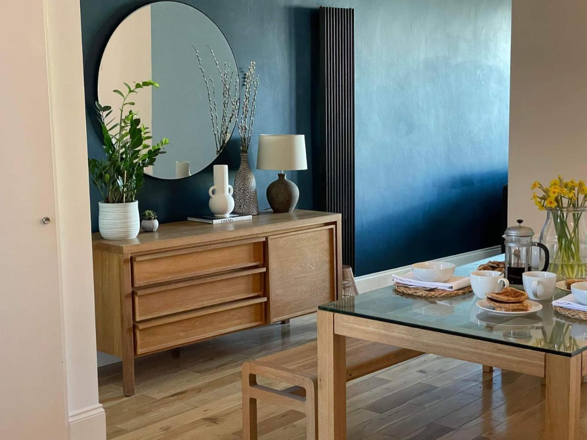 The Clock Tower Apartment - Spacious, Modern, 2 Bed Room Apartment , Southsea With Free Parking - Sleeps 4 Portsmouth Exteriér fotografie