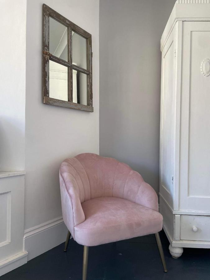 The Clock Tower Apartment - Spacious, Modern, 2 Bed Room Apartment , Southsea With Free Parking - Sleeps 4 Portsmouth Exteriér fotografie