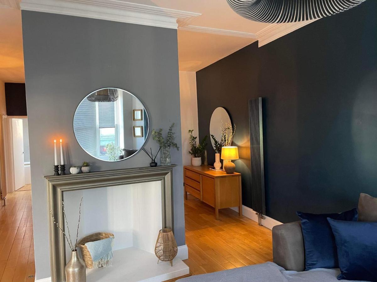 The Clock Tower Apartment - Spacious, Modern, 2 Bed Room Apartment , Southsea With Free Parking - Sleeps 4 Portsmouth Exteriér fotografie