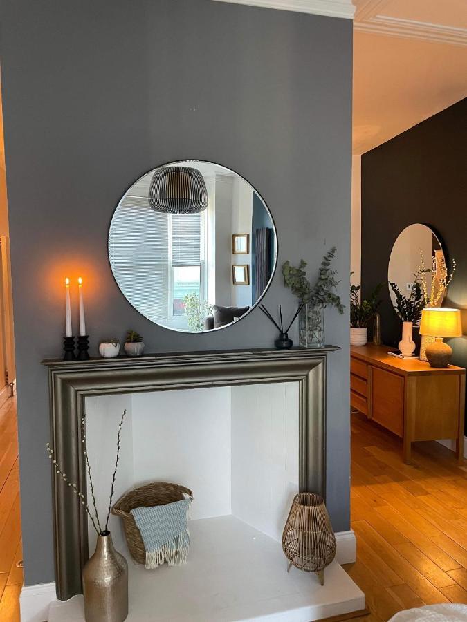 The Clock Tower Apartment - Spacious, Modern, 2 Bed Room Apartment , Southsea With Free Parking - Sleeps 4 Portsmouth Exteriér fotografie