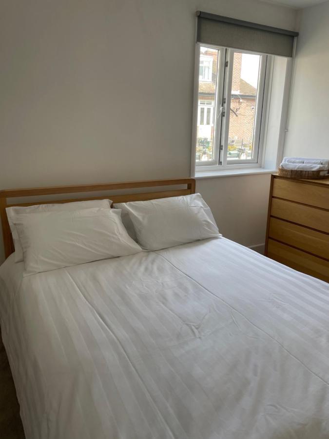 The Clock Tower Apartment - Spacious, Modern, 2 Bed Room Apartment , Southsea With Free Parking - Sleeps 4 Portsmouth Exteriér fotografie