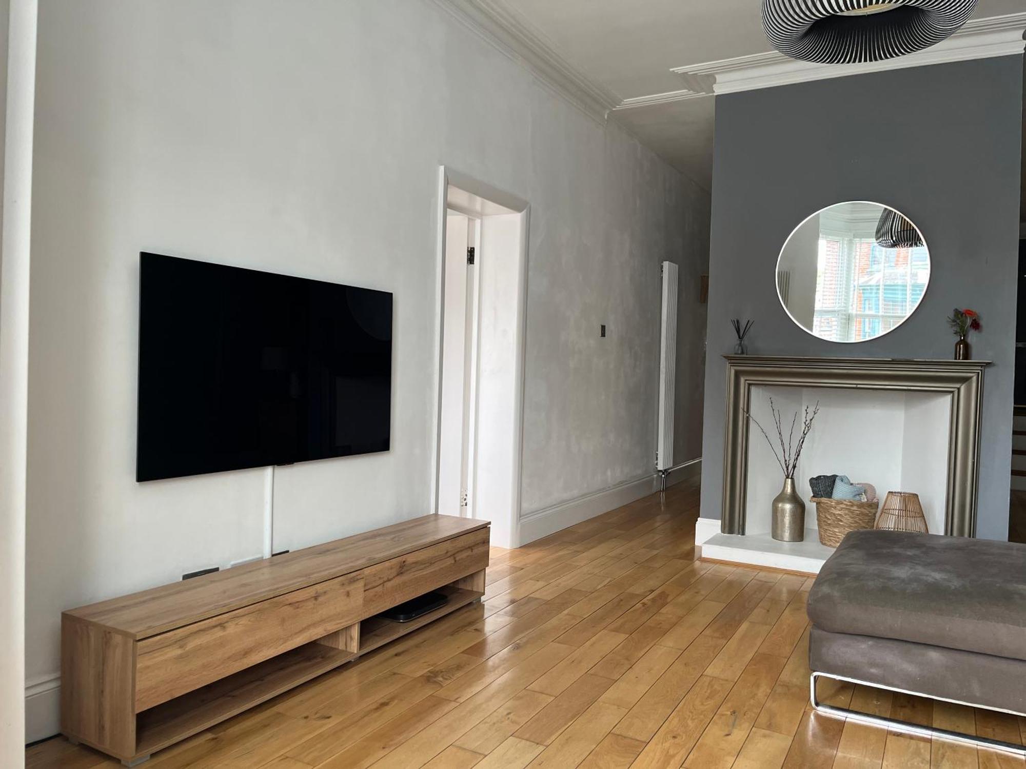 The Clock Tower Apartment - Spacious, Modern, 2 Bed Room Apartment , Southsea With Free Parking - Sleeps 4 Portsmouth Exteriér fotografie